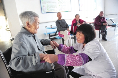 北京市民政局：三类特殊家庭老人将有“代理儿女”