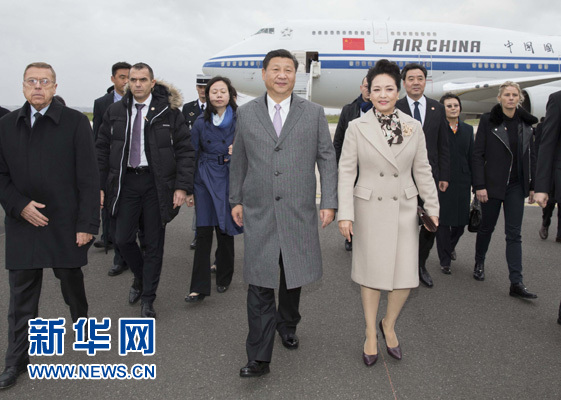 习近平抵达巴黎出席气候变化巴黎大会