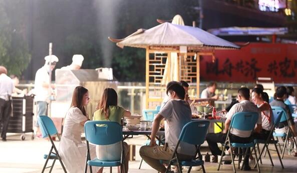 让“夜经济”提升城市活力 