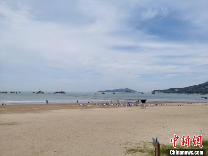沙滩风情 周禹龙 摄 浙江省苍南为城市发展引来“新风”